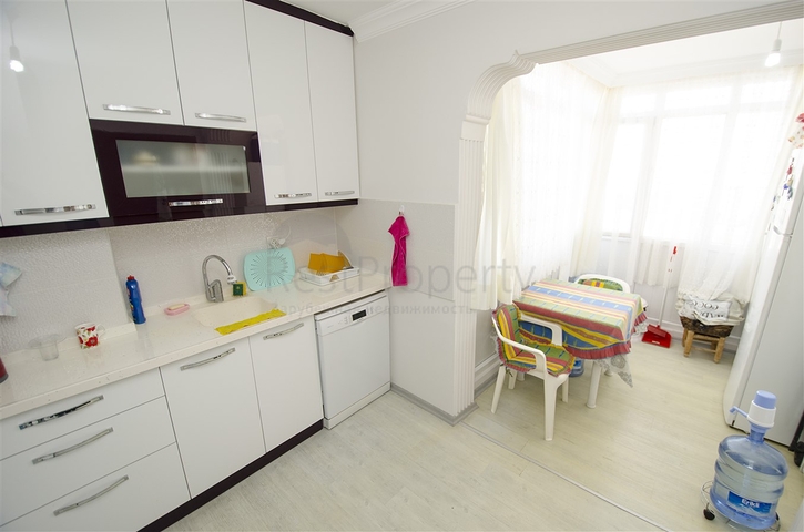 شقة واسعة 3 + 1 مع أثاث في كونيالتي أنطاليا