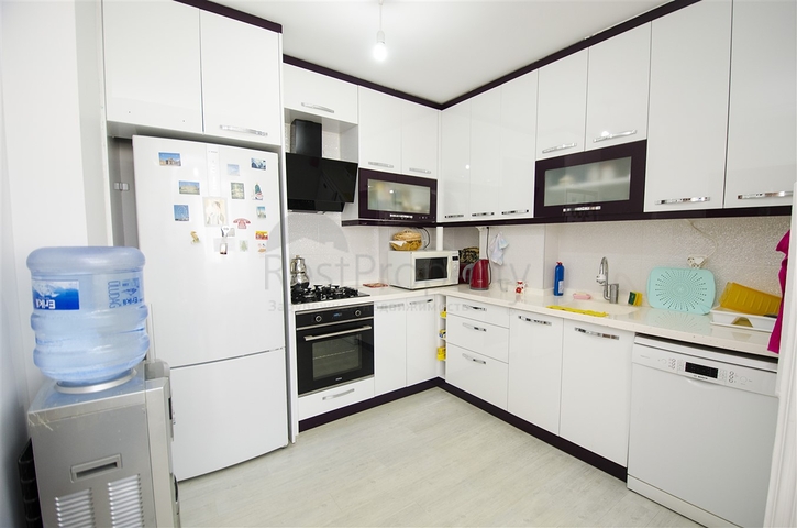 شقة واسعة 3 + 1 مع أثاث في كونيالتي أنطاليا