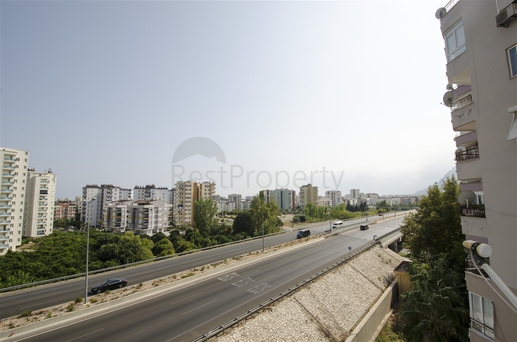 شقة واسعة 3 + 1 مع أثاث في كونيالتي أنطاليا