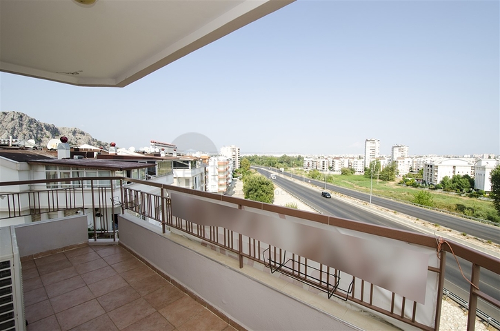 شقة واسعة 3 + 1 مع أثاث في كونيالتي أنطاليا