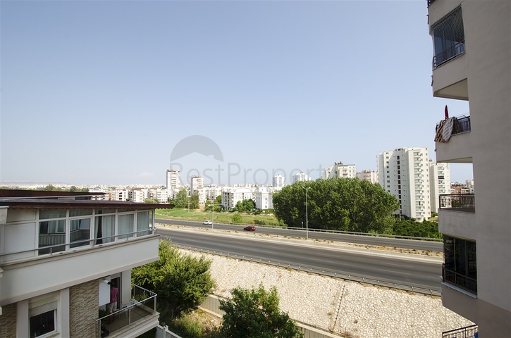 شقة واسعة 3 + 1 مع أثاث في كونيالتي أنطاليا