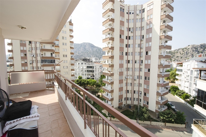 شقة واسعة 3 + 1 مع أثاث في كونيالتي أنطاليا