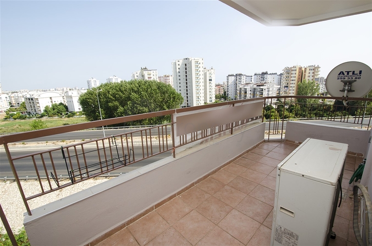 شقة واسعة 3 + 1 مع أثاث في كونيالتي أنطاليا