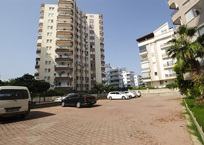 شقة واسعة 3 + 1 مع أثاث في كونيالتي أنطاليا