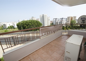 شقة واسعة 3 + 1 مع أثاث في كونيالتي أنطاليا