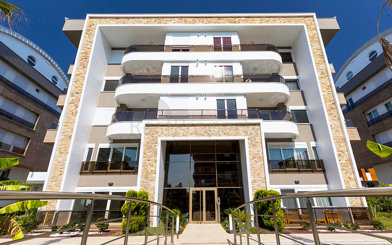 بنتهاوس واسع 4 + 1 في اونجالي كونيالتي