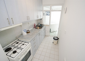 شقة 1 + 1 مع أثاث 5 دقائق من البحر في أنطاليا