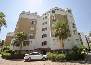 شقة 1 + 1 مع أثاث 5 دقائق من البحر في أنطاليا