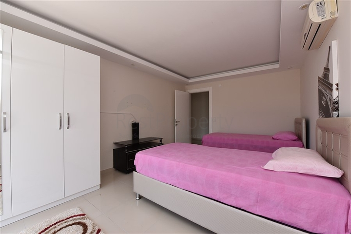 مع تراس واسع - دوبلكس مؤثثة - تصميم 3 غرف وصالة - ضمن مجمع سكني / كاستل / الانيا 