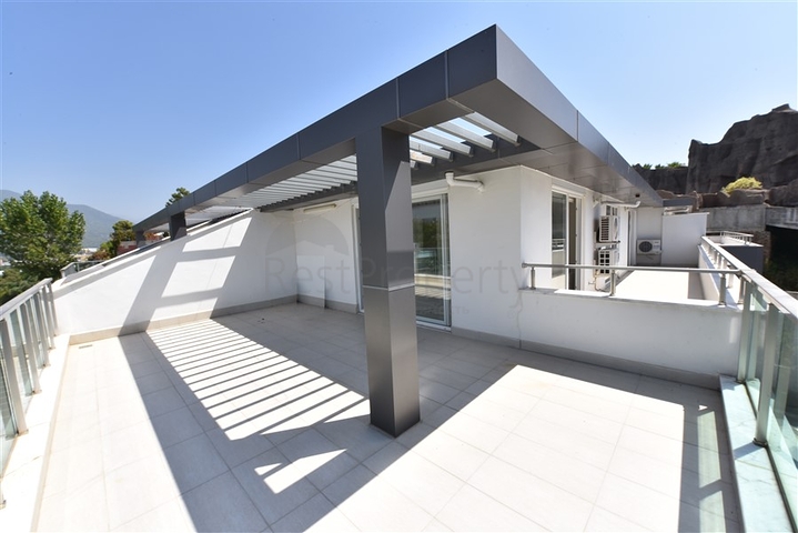 مع تراس واسع - دوبلكس مؤثثة - تصميم 3 غرف وصالة - ضمن مجمع سكني / كاستل / الانيا 