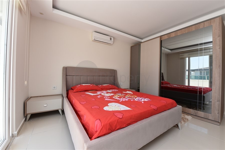 مع تراس واسع - دوبلكس مؤثثة - تصميم 3 غرف وصالة - ضمن مجمع سكني / كاستل / الانيا 