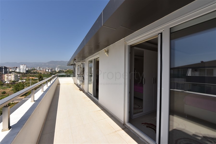 مع تراس واسع - دوبلكس مؤثثة - تصميم 3 غرف وصالة - ضمن مجمع سكني / كاستل / الانيا 