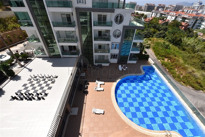 مع تراس واسع - دوبلكس مؤثثة - تصميم 3 غرف وصالة - ضمن مجمع سكني / كاستل / الانيا 