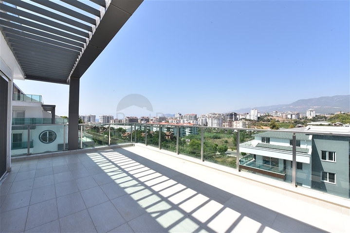 مع تراس واسع - دوبلكس مؤثثة - تصميم 3 غرف وصالة - ضمن مجمع سكني / كاستل / الانيا 