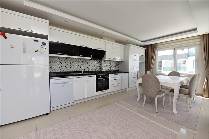 مع تراس واسع - دوبلكس مؤثثة - تصميم 3 غرف وصالة - ضمن مجمع سكني / كاستل / الانيا 