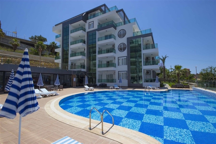 مع تراس واسع - دوبلكس مؤثثة - تصميم 3 غرف وصالة - ضمن مجمع سكني / كاستل / الانيا 