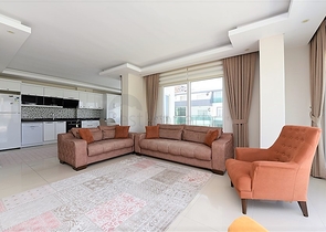 مع تراس واسع - دوبلكس مؤثثة - تصميم 3 غرف وصالة - ضمن مجمع سكني / كاستل / الانيا 