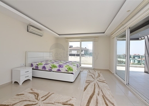 مع تراس واسع - دوبلكس مؤثثة - تصميم 3 غرف وصالة - ضمن مجمع سكني / كاستل / الانيا 