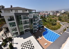 مع تراس واسع - دوبلكس مؤثثة - تصميم 3 غرف وصالة - ضمن مجمع سكني / كاستل / الانيا 