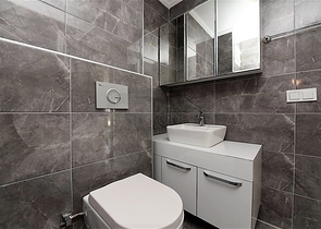 مع تراس واسع - دوبلكس مؤثثة - تصميم 3 غرف وصالة - ضمن مجمع سكني / كاستل / الانيا 