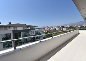 مع تراس واسع - دوبلكس مؤثثة - تصميم 3 غرف وصالة - ضمن مجمع سكني / كاستل / الانيا 