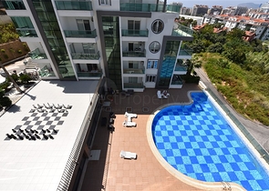 مع تراس واسع - دوبلكس مؤثثة - تصميم 3 غرف وصالة - ضمن مجمع سكني / كاستل / الانيا 