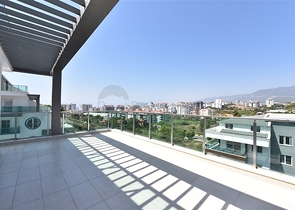 مع تراس واسع - دوبلكس مؤثثة - تصميم 3 غرف وصالة - ضمن مجمع سكني / كاستل / الانيا 