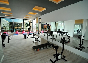 مع تراس واسع - دوبلكس مؤثثة - تصميم 3 غرف وصالة - ضمن مجمع سكني / كاستل / الانيا 