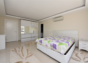 مع تراس واسع - دوبلكس مؤثثة - تصميم 3 غرف وصالة - ضمن مجمع سكني / كاستل / الانيا 