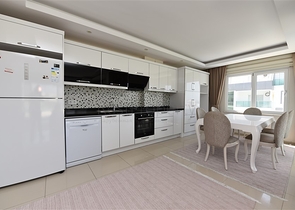 مع تراس واسع - دوبلكس مؤثثة - تصميم 3 غرف وصالة - ضمن مجمع سكني / كاستل / الانيا 