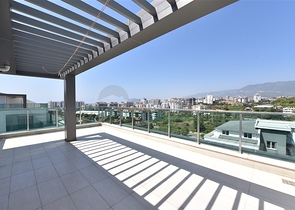 مع تراس واسع - دوبلكس مؤثثة - تصميم 3 غرف وصالة - ضمن مجمع سكني / كاستل / الانيا 