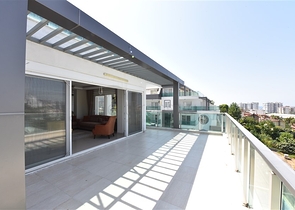 مع تراس واسع - دوبلكس مؤثثة - تصميم 3 غرف وصالة - ضمن مجمع سكني / كاستل / الانيا 