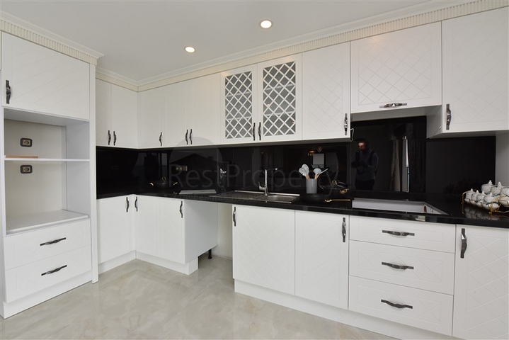 دوبلكس باطلالة بحرية مباشرة - 4 غرف وصالة - ضمن مجمع سكني - في مهموتلار / الانيا 