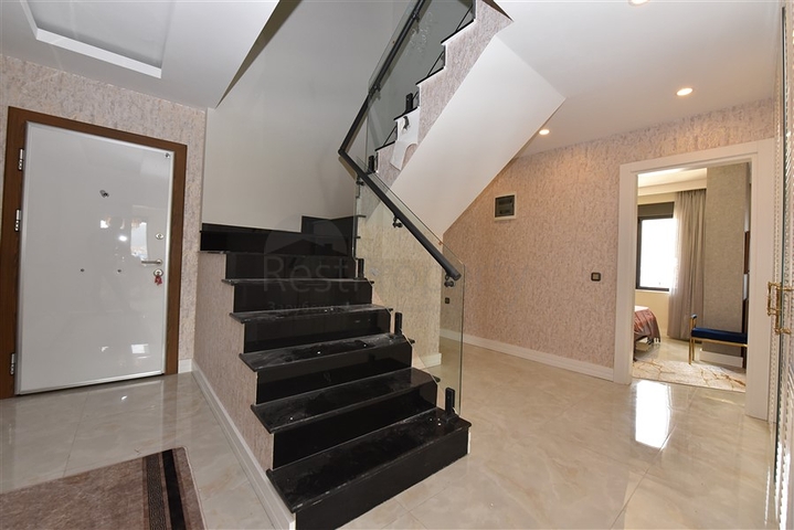 دوبلكس باطلالة بحرية مباشرة - 4 غرف وصالة - ضمن مجمع سكني - في مهموتلار / الانيا 