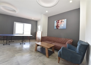 شقة جديدة وبسعر مناسب - غرفة وصالة مفروشة - في مهموتلار / الانيا 