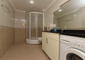 شقة نظيفة مريحة في وسط منطقة أوبا