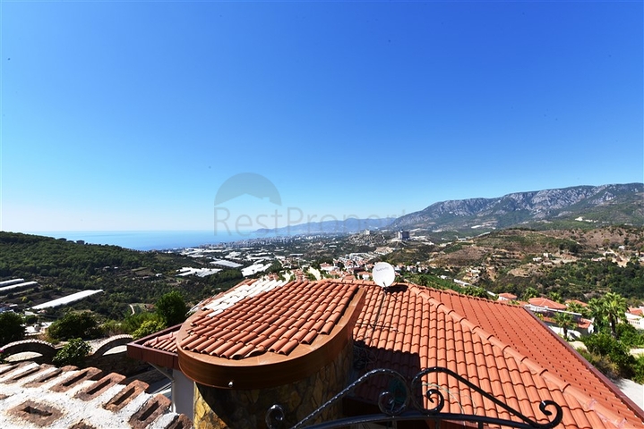 اطلالة بحر -فيلا مستقلة مع مسبح - بسعر منافس - كارجي جاك / الانيا 