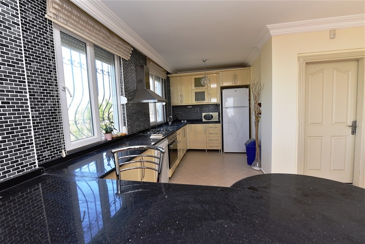 اطلالة بحر -فيلا مستقلة مع مسبح - بسعر منافس - كارجي جاك / الانيا 