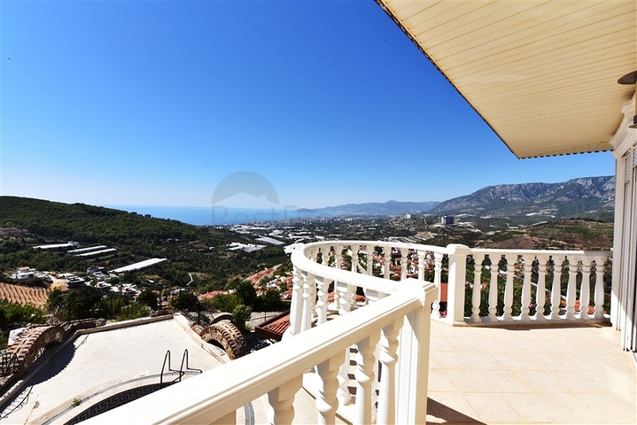 اطلالة بحر -فيلا مستقلة مع مسبح - بسعر منافس - كارجي جاك / الانيا 