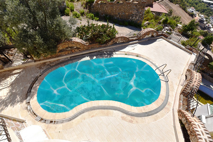 اطلالة بحر -فيلا مستقلة مع مسبح - بسعر منافس - كارجي جاك / الانيا 