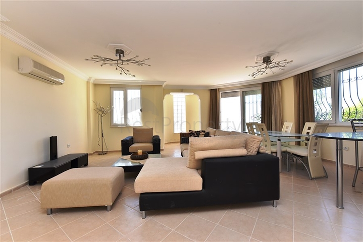 اطلالة بحر -فيلا مستقلة مع مسبح - بسعر منافس - كارجي جاك / الانيا 