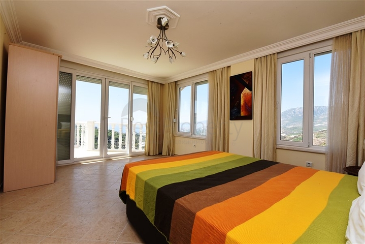 اطلالة بحر -فيلا مستقلة مع مسبح - بسعر منافس - كارجي جاك / الانيا 