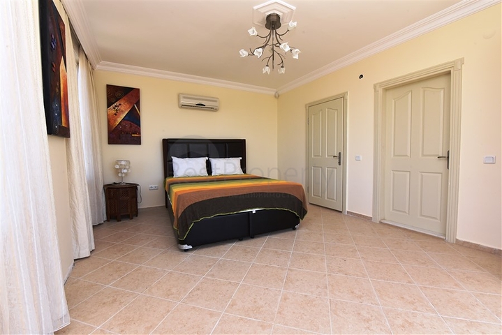 اطلالة بحر -فيلا مستقلة مع مسبح - بسعر منافس - كارجي جاك / الانيا 