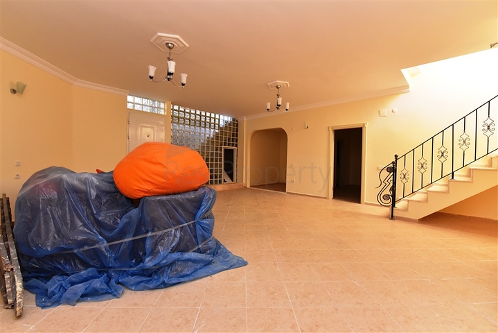 اطلالة بحر -فيلا مستقلة مع مسبح - بسعر منافس - كارجي جاك / الانيا 