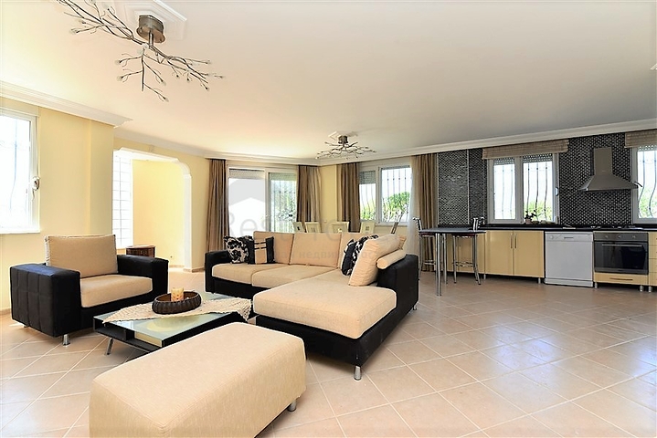 اطلالة بحر -فيلا مستقلة مع مسبح - بسعر منافس - كارجي جاك / الانيا 