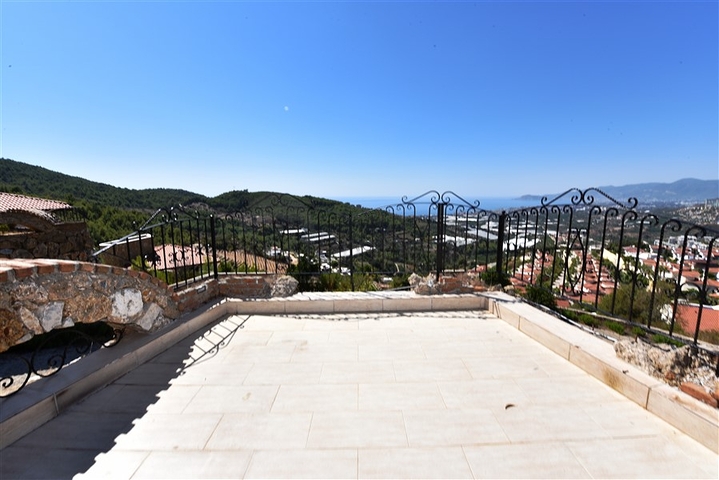 اطلالة بحر -فيلا مستقلة مع مسبح - بسعر منافس - كارجي جاك / الانيا 