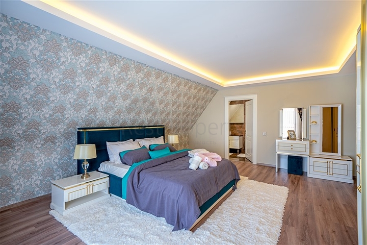 اطلالة بحر - دوبلكس فاخرة - ضمن مجمع 5 نجوم - كارجي جاك / الانيا 