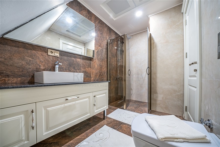 اطلالة بحر - دوبلكس فاخرة - ضمن مجمع 5 نجوم - كارجي جاك / الانيا 