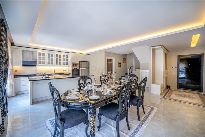 اطلالة بحر - دوبلكس فاخرة - ضمن مجمع 5 نجوم - كارجي جاك / الانيا 