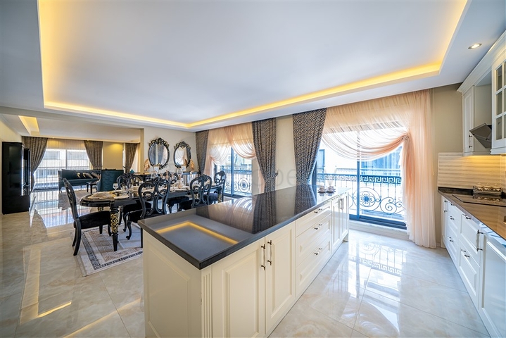 اطلالة بحر - دوبلكس فاخرة - ضمن مجمع 5 نجوم - كارجي جاك / الانيا 